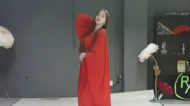 俄罗斯姑娘才艺表演23.12.14_静儿(拉达)03