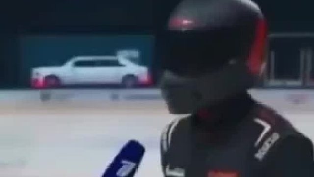 把什么东西抓住了？
