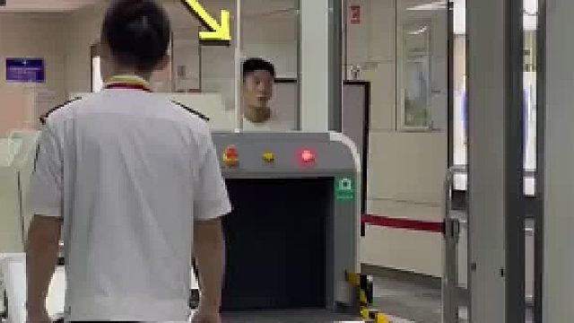 人家摘帽子，你摘假发干嘛
