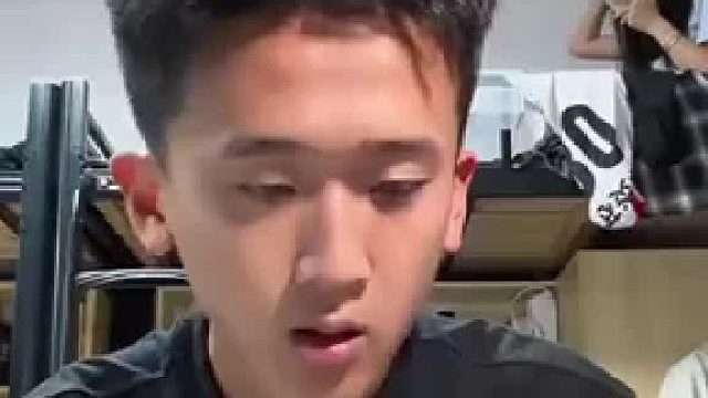 小伙子备战公务员考试接到爸爸电话，瞬间心态崩了