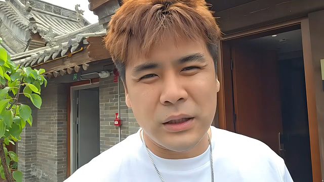 英小杰质疑自己成都萝莉外号，弹幕都炸了