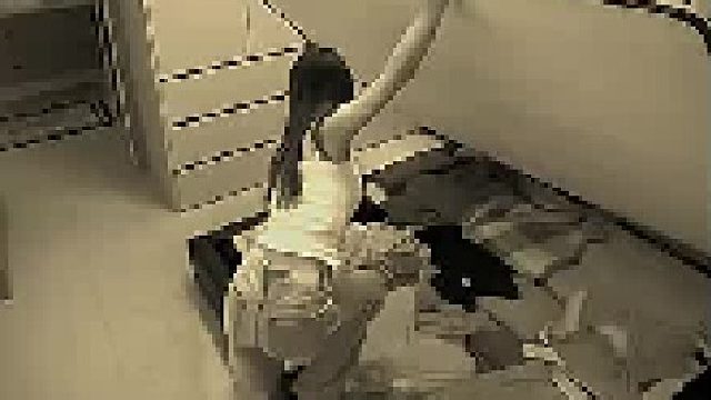 都没发现床上居然还有个人儿