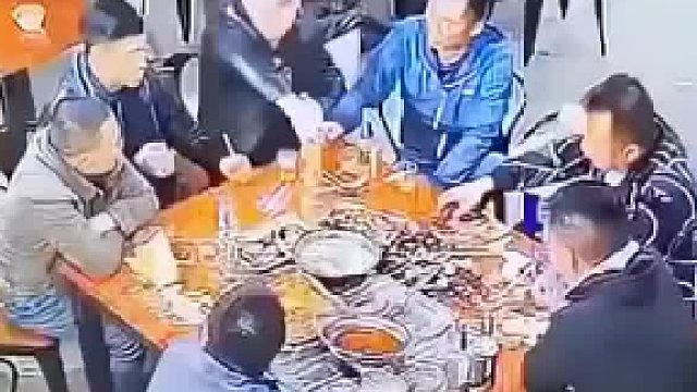 什么狠人，怂就是怂，被你们说的多厉害一样。