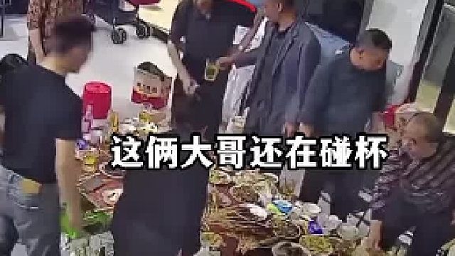 他是打心眼里看不起主人家，酒醉心明白