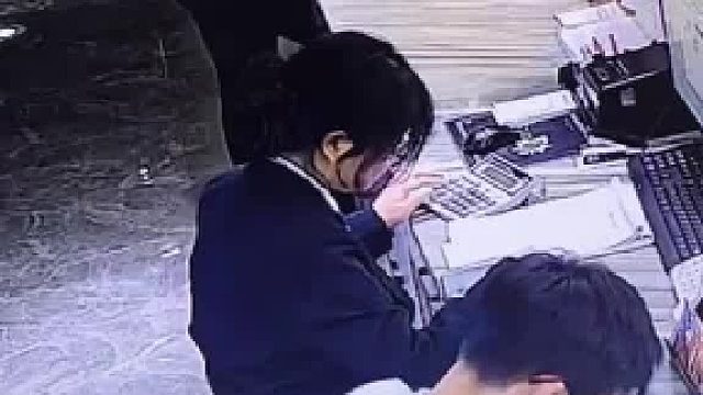 这一下朋友没得做了吧