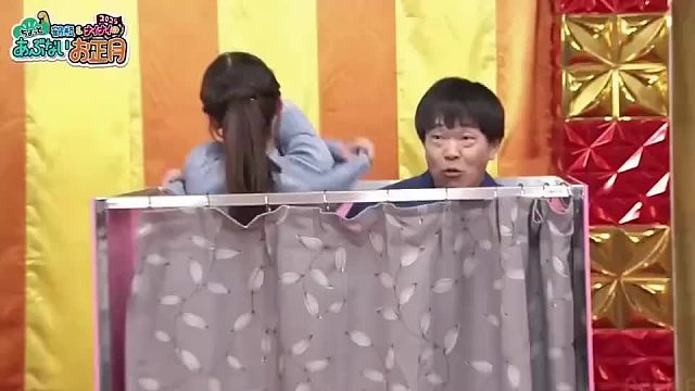 日本综艺：神秘升降椅耐力挑战