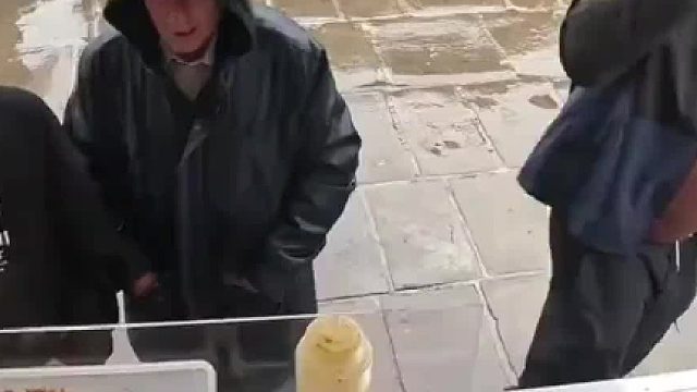 英国烤土豆餐车 从阿布扎比来吃美味的烤土豆