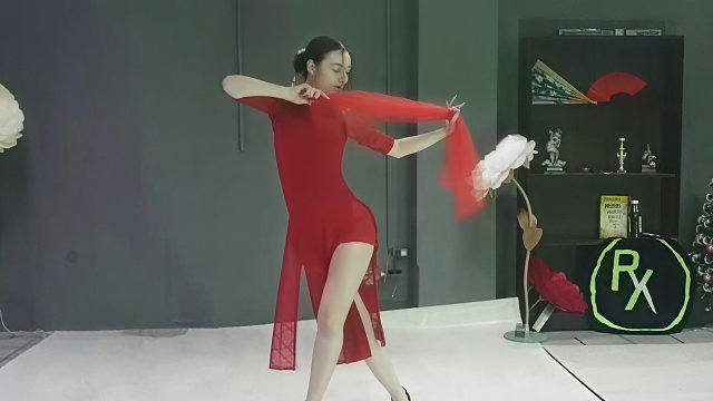俄罗斯姑娘才艺表演23.12.14_空军(阿妮亚)04