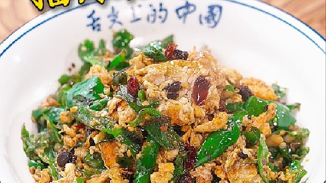 下班回到家简单的做一道擂辣椒炒鸡蛋，特别的下饭