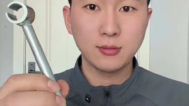 维修铝合金门合页变形 底部蹭地板