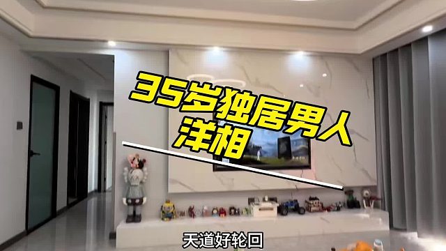 夜市摊偶遇“大明星”，黑眼圈比大熊猫还绝！