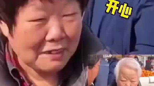 地摊爆款中老年妈妈假发，白发奶奶试戴后，瞬间年轻20岁！网友：假发一戴气质立马不一样了！