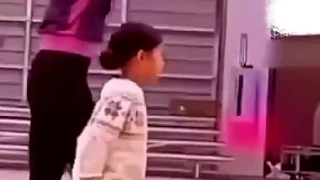 女儿从小热爱舞蹈，妈妈雇顶级舞蹈老师，不料效果这么显著！