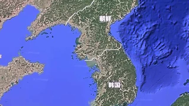 在中朝边境发现了一个洞 看起来很深。