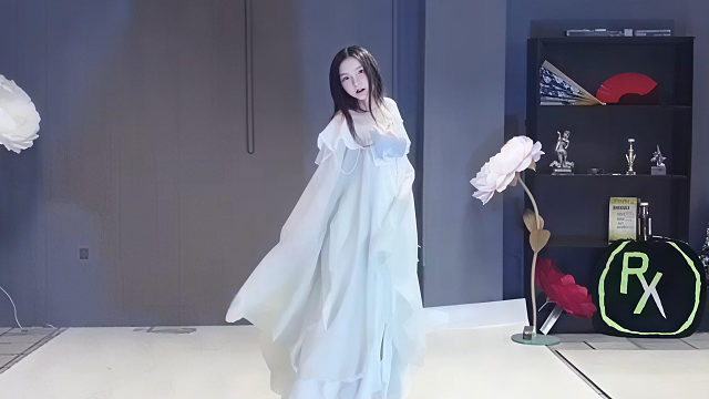 俄罗斯姑娘才艺表演23.12.16_空军(阿妮亚)01