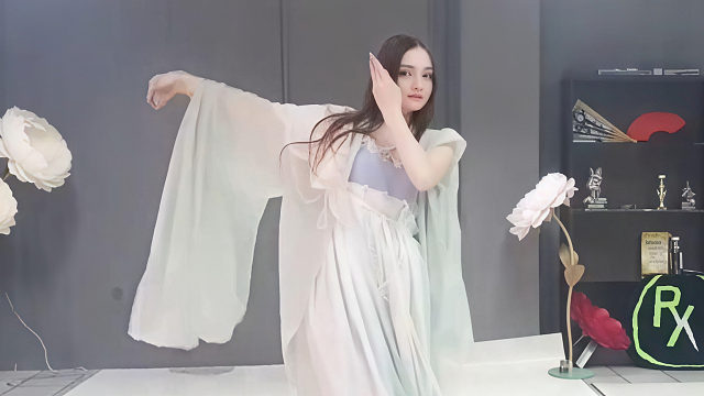 俄罗斯姑娘才艺表演23.12.16_空军(阿妮亚)03