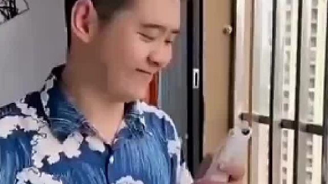 小伙气不过楼上的噪音 没人就开空调费电 这招报复的太狠了