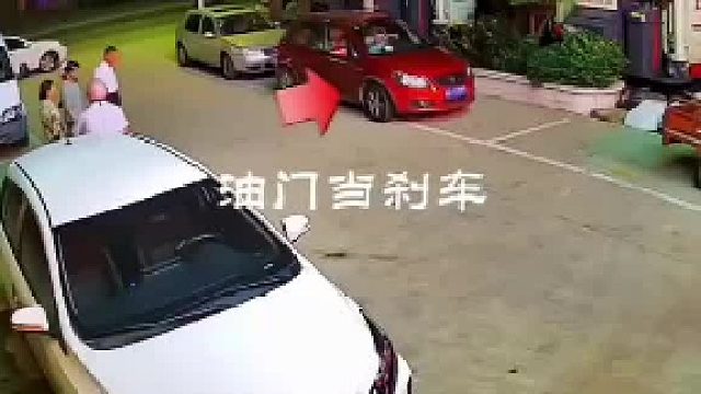 这样子的车技 竟然敢独自上路