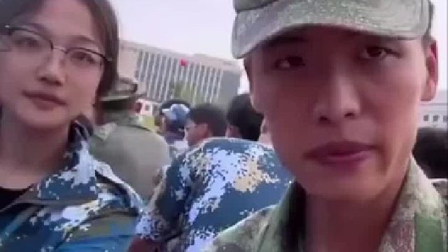 总教官本想让教官休息，结果班长谎报情况，传话“跑五公里”