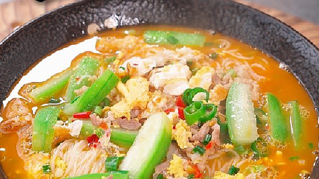 早餐可不能不吃，简单跟我一样花个10分钟做一碗丝瓜鸡蛋粉营养又美味