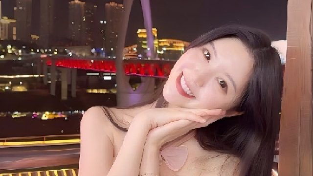 你看向我时，我也刚好在看你