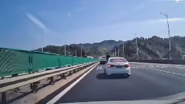 人都变进来了 你不会减速在拉点距离嘛