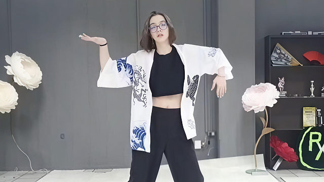 俄罗斯姑娘才艺表演23.12.17_女神00