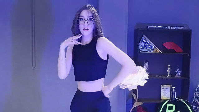 俄罗斯姑娘才艺表演23.12.17_女神04