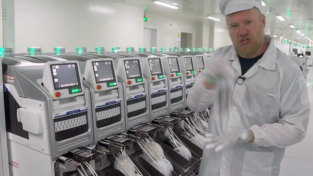 美国网红参观中国工厂，欧洲人：我没有见过这么先进的工厂