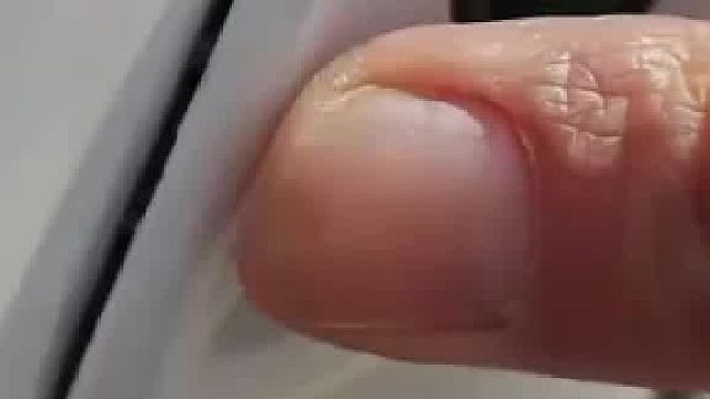 花140万买的新车，结果发现前轮拱居然是松的，网友：这价格还出这种问题说不下去吧