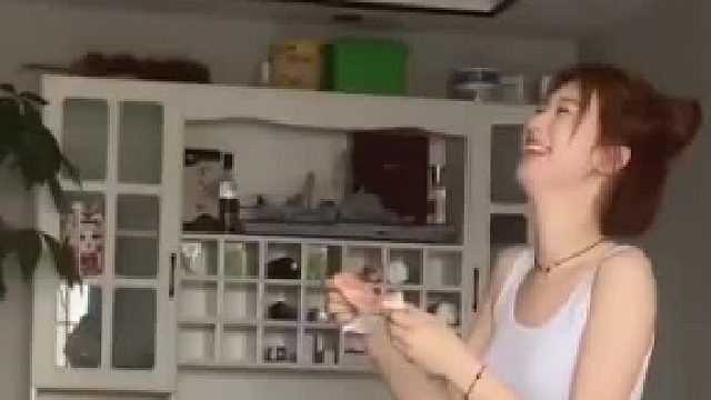 刚高考完的弟弟 准备约喜欢的女孩看电影…