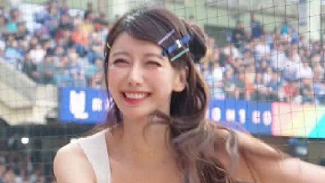 雅英认真舞动一针见血华丽绽放 喜欢颜值的你需要这样活力满满