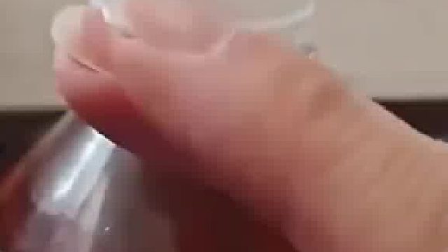 “怪不得我经常中不了奖”原来饮料瓶盖底部可以这么看 网友：终干知道外面的盖子是干嘛的