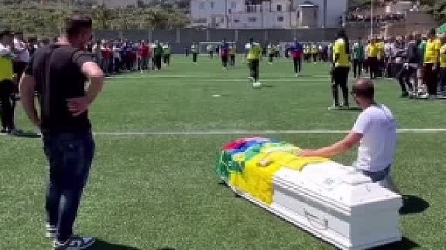 那一脚还是他自己进的