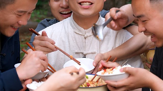 爱吃虾的姐妹现在在家也用实现小龙虾自由啦