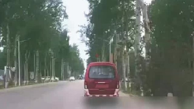 老人改装的“旧能源车”，百公里消耗一袋饲料