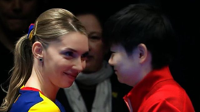 罗马尼亚被国乒女团横扫依然开心！斯佐科斯看莎莎曼昱眼神都拉丝了！