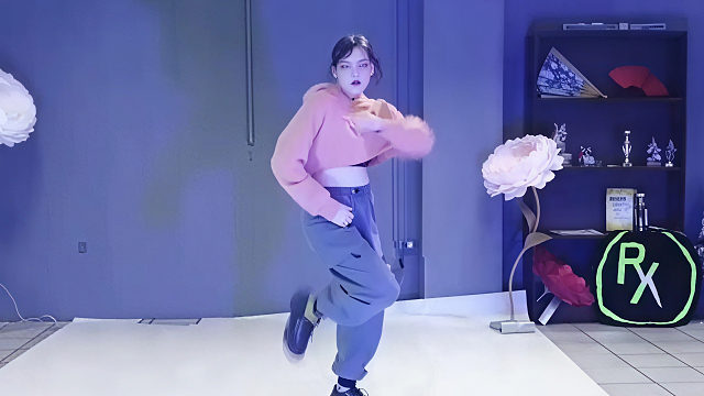 俄罗斯姑娘才艺表演23.12.19_画家(嘎贾)00