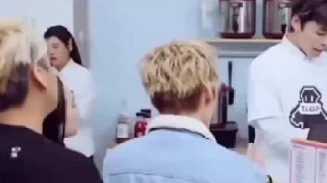 怎么感觉这些男的都里都气的啊