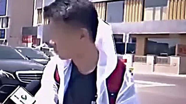 警察都绷不住了！