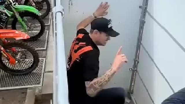 摩托车越野赛中最重要的一项工作
