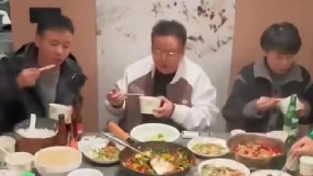 吃个饭，微信运动走两万来步