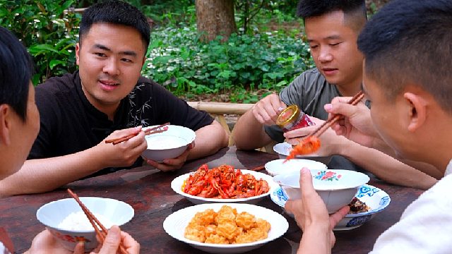 一个个的为了不洗碗，连一桌子菜都不吃了，至于吗？
