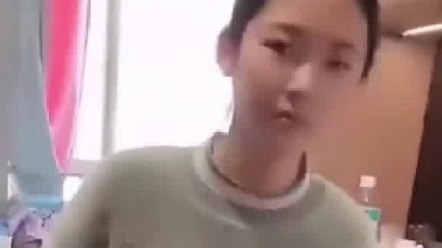 外卖小哥让女孩改称呼 结果女孩直接喊妈妈