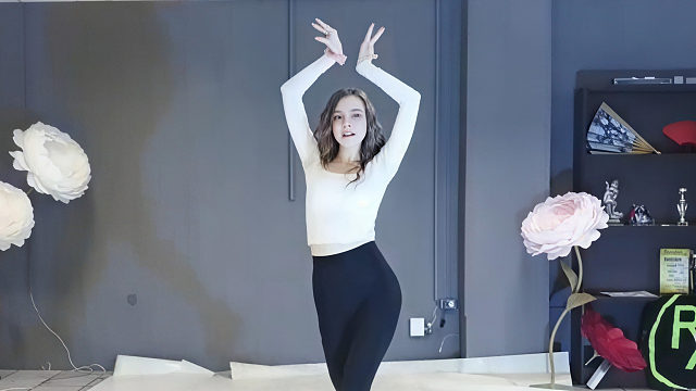 俄罗斯姑娘才艺表演23.12.21_蓝BUFF(欧丽西亚)0