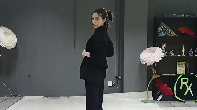 俄罗斯姑娘才艺表演23.12.21_女神00