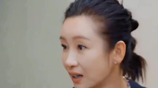 小胡：谁来救救我，四个姐姐疯了！
