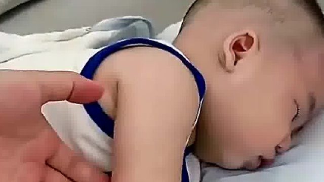 男人带娃办法多，消耗体力晚上睡得好