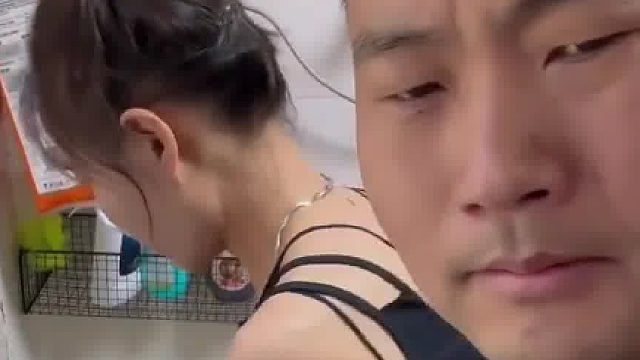 男子记录老婆的做饭全过程，原来女人做饭这么费水和纸