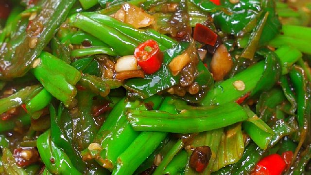 空心菜你就得像我这样炒，你瞅瞅，是不是翠绿又清爽